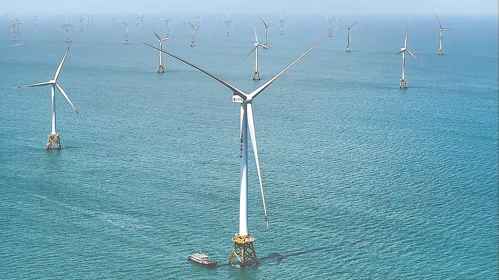 全球首台16兆瓦超大容量海上风电机组成功并网发电