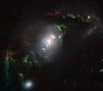 科学家发现宇宙星体残留物 绿色光芒如幽灵
