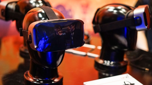 乐视布局VR生态 发布终端头盔LeVR COOL1