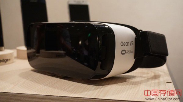 售99美元 Oculus联合三星推GearVR设备 