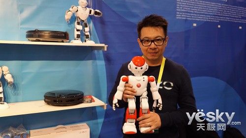 CES2015:优必选阿尔法机器人二代惊艳登场
