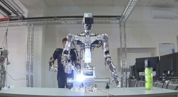 俄机器人似终结者 可远程操控在太空像人一样工作
