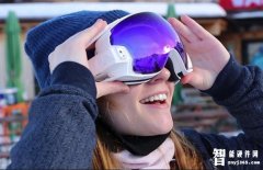 增强现实滑雪镜RideOn，可通过视眼神完成各种操作