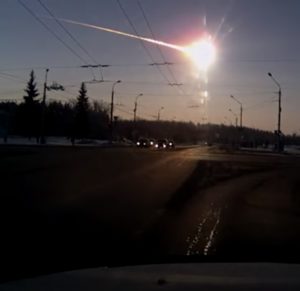 2013年，当一颗小行星袭击俄罗斯城市车里雅宾斯克时，小行星冲击波的爆炸破坏了窗户，并破坏了远在58英里（93公里）的建筑物，造成1,200多人受伤。